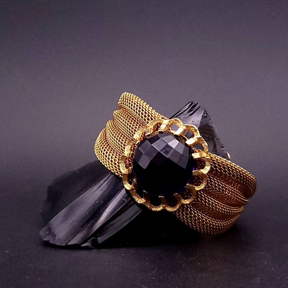 Vintage Gold-Tone Mesh Bracelet with Faceted Purple Centerpiece